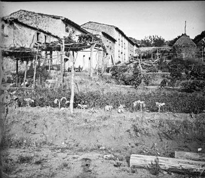Cases de Viladrau amb horts al davant, 1916